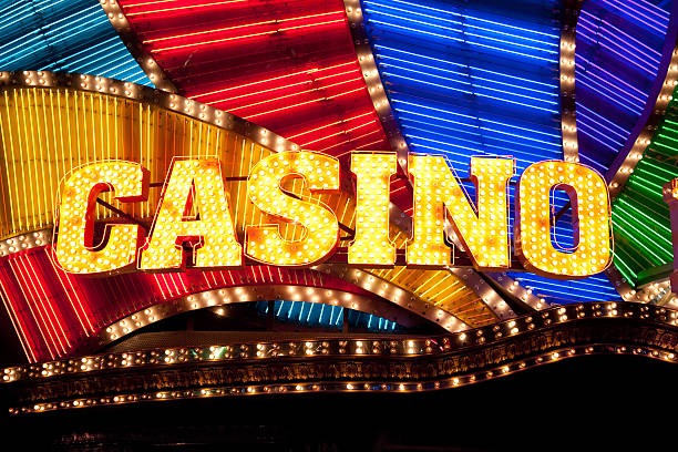 Bigger Bass Bonanza slot game interface on mobile phone